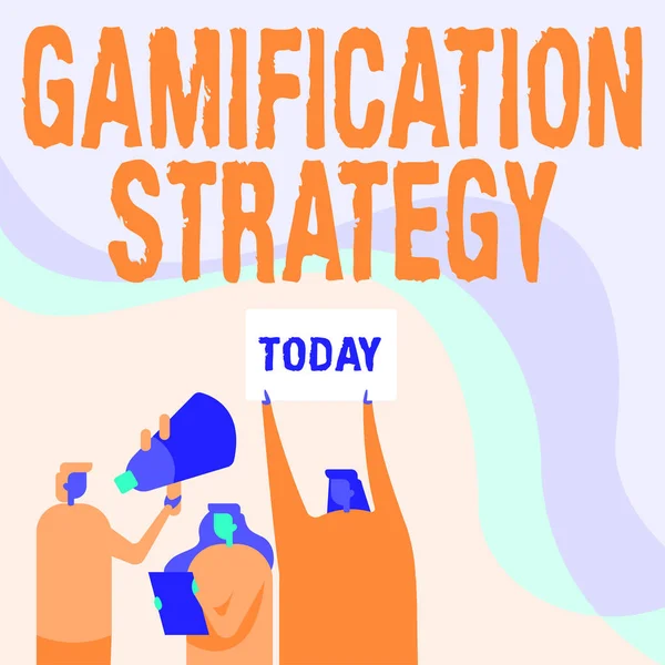 Написание отображения текста Стратегия gamification. Бизнес-подход использует награды за мотивацию Интегрируйте активистов игровой механики держа мегафоны и плакаты сделать объявление. — стоковое фото