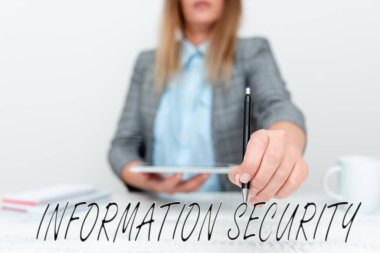 Kavramsal görüntüleme Bilgi Güvenliği. İnternet Konsepti INFOSEC İzinsiz Erişimi Önlüyor Yeni Akıllı Telefon Teknolojisi Gösteriliyor, Cihaz Geliştirmeleri Tartışılıyor