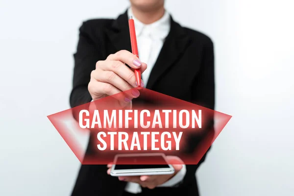 ゲーミフィケーション戦略を表示します。ビジネスショーケースでは、動機付けのための報酬を使用していますゲーム力学の統合新技術のアイデアを発表技術改善を議論 — ストック写真