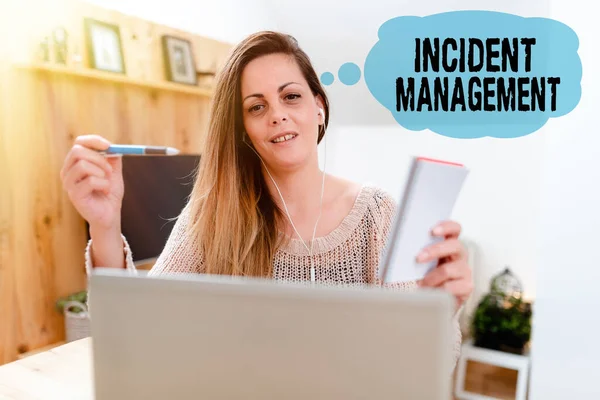 Konceptuell bildtext Incident Management. Konceptuell bild Process för att returnera tjänsten till Normal Korrekt Faror Titta på Online Dokumentärer, Spela spel med vänner — Stockfoto