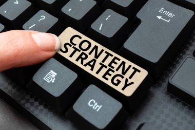 El yazısı içerik stratejisi. Kavramsal fotoğraf iyi fotoğraflar ve kelimeler kullanarak pazarlama planı oluşturur Analog Verileri Dijital Medyaya Çevirir, Forum Yardımsever İpuçları Yazar