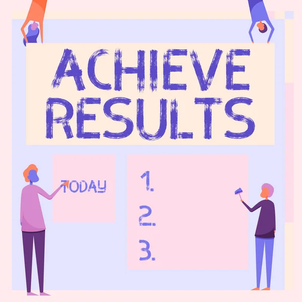 Legenda do texto apresentando Achieve Results. Conceito que significa segmentar e cumprir com sucesso cada objetivo listado Quatro Colegas Desenho Permanente Segurando Folha em Branco de Tamanho Diferente. — Fotografia de Stock