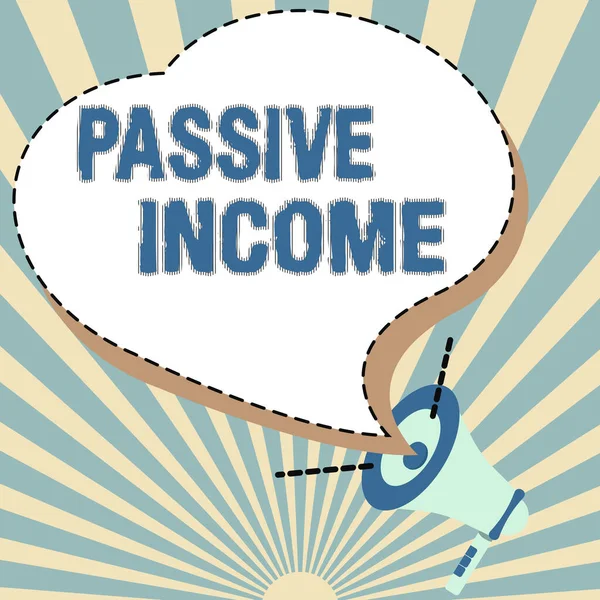 Pasif Gelirleri gösteren bir tabela. Konsept, kiralık mallardan elde edilen gelir ve yeni duyurular yapan gürültülü bir megafon sözcüsünün diğer girişimleri anlamına gelir.