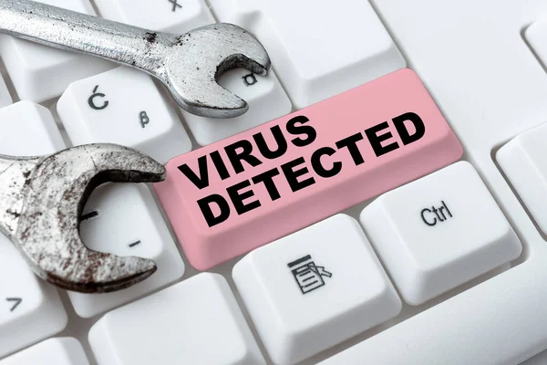 Szöveg megjelenítése Virus Detected. Concept jelentése számítógépes program megelőzésére és eltávolítására használt malware Létrehozása új programozási útmutató, Gépelés Program Source Codes — Stock Fotó