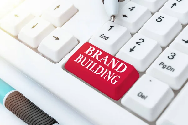 Scrittura visualizzazione testo Brand Building. Business approach boosting customer s is knowledge over a certain business Posting New Social Media Content, Abstract Creating Online Blog Page — Foto Stock