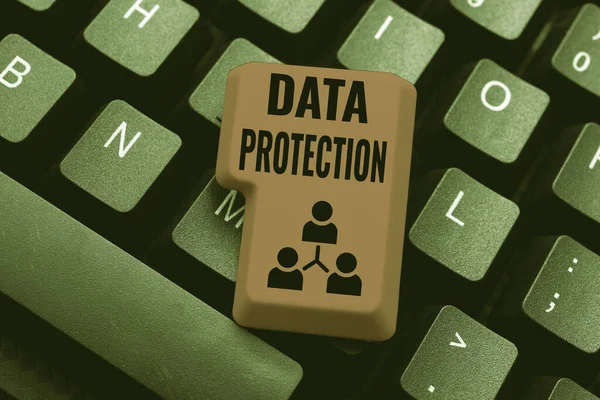 Assinar exibindo proteção de dados. Palavra para proteger informações longe de uma possível violação de dados Digitação Título do produto e descrições, Inserindo códigos de dados importantes — Fotografia de Stock