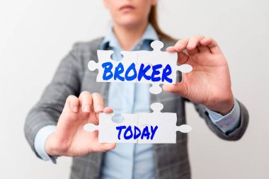 İlham Broker 'ı gösteren bir metin. Ticari müzakerelerde güvenilir bir aracı ya da aracı görevi gören kavram, İşkadını Ofiste Kayıp Fikirleri Çözmek için Strateji Bulun