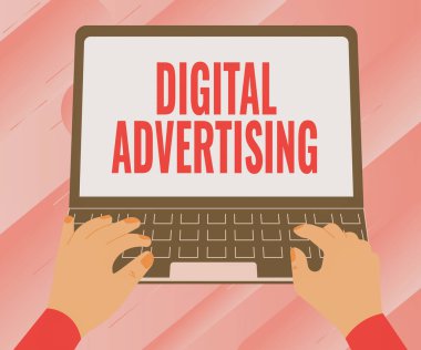 Dijital Reklamcılığı gösteren bir tabela. İnternetteki kavramsal fotoğraf tanıtım amaçlı reklam kampanyası fikri arayan dizüstü bilgisayarla uğraşan birinin resimlerini dağıtıyor.