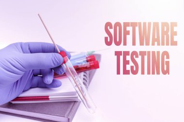 Yazılım Testi işareti gösteren bir ilham kaynağı. Ticari fikir araştırması, yeni virüs ilaçlarının önemli tıbbi notlar laboratuarında test edilmesinin kalitesi hakkında bilgi verir.