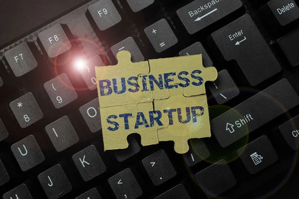 Konceptuální titulek Business Startup. Obchodní přístup Uvedení nového obchodního podniku Nový podnik Řešení různých matematických problémů, Výpočet vícečíselných rovnic — Stock fotografie