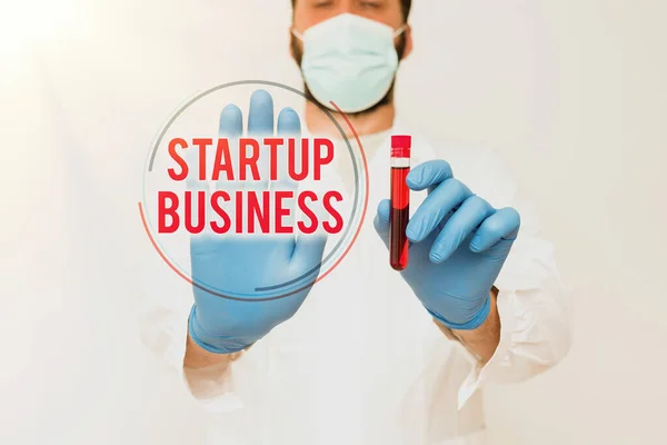 Ručně psané znamení Startup Business. Slovo napsané o zapojení do nového podniku Fresh Trading a prodej chemik prezentující vzorek krve, Vědec analýzy vzorku — Stock fotografie