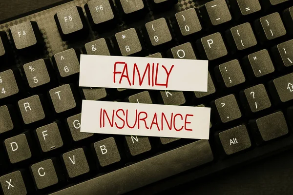 Podepsat zobrazení Rodinného pojištění. Slovo pro částečnou nebo úplnou zdravotní péči pro příbuzné zadávající nové programové kódy, psaní citových krátkých příběhů — Stock fotografie