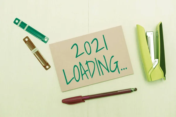Sign displaying 2021 Loading.... Business approach a year composed of a series of events that are still ongoing Flashy School Office Supplies, Teaching Learning Collections, Writing Tools, — Stockfoto