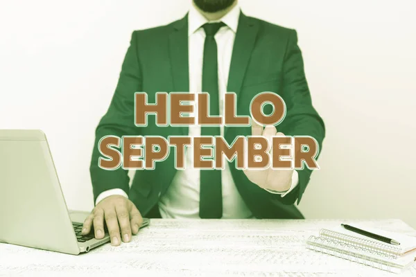 Signo de texto que muestra Hello September. Concepto de Internet Deseando ansiosamente una cálida bienvenida al mes de septiembre Remote Office Work Online Presenting Communication Technology — Foto de Stock