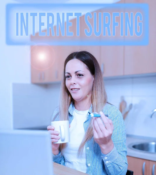Text showing inspiration Internet Surfing. Internet Concept browsing hundred of websites using any installed browser Office Meeting Online, School Video Conference, Working Remotely Ideas — Stock Photo, Image