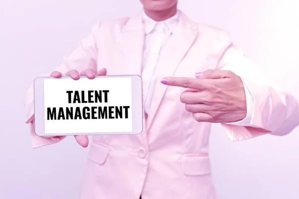 Inspiracja pokazując znak Talent Management. Koncepcja biznesowa Pozyskiwanie i zatrzymywanie utalentowanych pracowników Prezentacja nowych pomysłów technologicznych Dyskusja o poprawie technologii — Zdjęcie stockowe