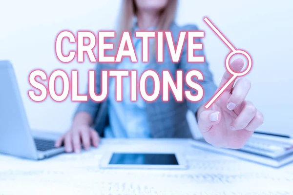 Вдохновение показывает знак Creative Solutions. Идея бизнеса Оригинальный и уникальный подход в решении проблемы Архитектор Интервью клиента, Reporther Сбор важной информации — стоковое фото