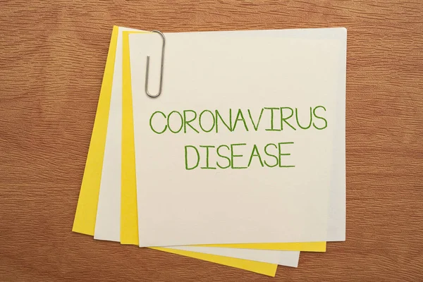 Podpis Conceptual Coronavirus Disease. Koncepcja biznesowa zdefiniowana jako choroba spowodowana przez nowego wirusa SARSCoV2 Multiple Assorted Collection Office Papier fotograficzny umieszczony nad stołem — Zdjęcie stockowe