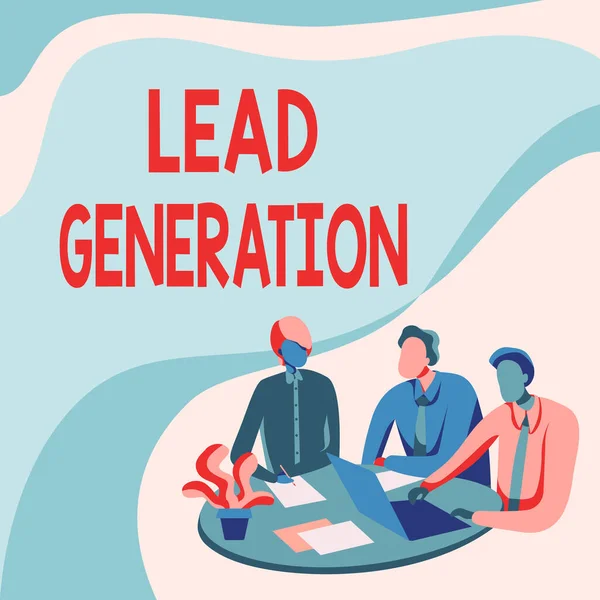 Lead Generation 'ı gösteren bir tabela. Konsept, tüketici ilgisinin başlatılması veya ürünlere soruşturma başlatılması anlamına gelir. Meslektaşlar Dizüstü bilgisayarlı Masa Üzerinde Oturarak Tartışma. — Stok fotoğraf