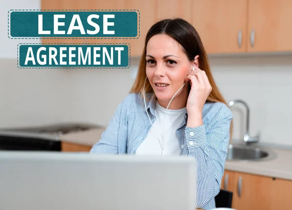 Conceptual caption Lease Agreement. Business approach Contract on the terms to one party agrees rent property Office Meeting Online, School Video Conference, Working Remotely Ideas — Stock Photo, Image