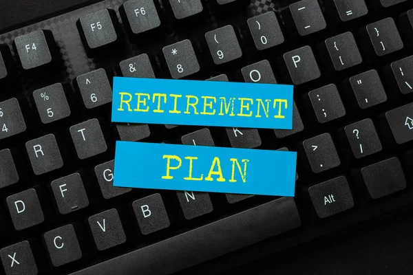 Bildunterschrift: Der Rentenplan. Geschäftsidee Geld sparen, um es zu verwenden, wenn Sie aufhören zu arbeiten Tippen neuer E-Mail-Titel Konzept, Entwurf von Internet-Artikelideen — Stockfoto