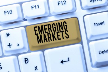 Kavramsal manşet yükselen piyasalar. Gelişmiş mağazaların bazı özelliklerine sahip olan ülke üzerine yazılmış kelimeler İlginç Çevrimiçi Konular, Daktilo Ofisi Bildirimleri