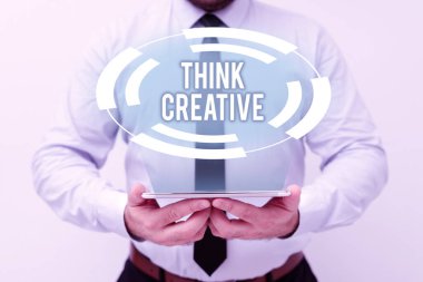 Metin gösterimi yazılıyor. Yaratıcı düşünün. İş konsepti Yeni Teknoloji Fikirlerini sunan ve Teknolojik Gelişmeyi Tartışan paternleri algılama yeteneği