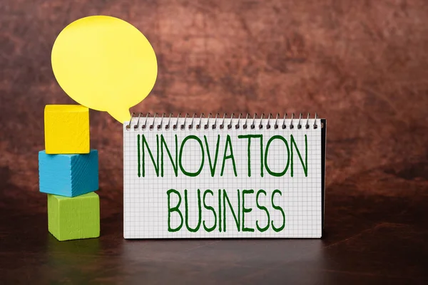 Tekst met inspiratie Innovation Business. Business showcase Introductie van nieuwe ideeën Workflows Methodologie Diensten Brainstorming The New Idea Of Solutions And Answers Op zoek naar meer aanwijzingen — Stockfoto