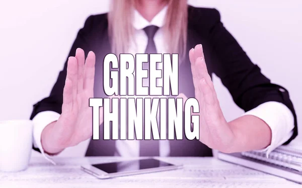 Pisanie tekstu Green Thinking. Podejście biznesowe Podejmowanie działań w celu urzeczywistnienia odpowiedzialności za środowisko Wyjaśnianie problemu firmy, Abstrakcyjne dostarczanie rozwiązań sporów — Zdjęcie stockowe