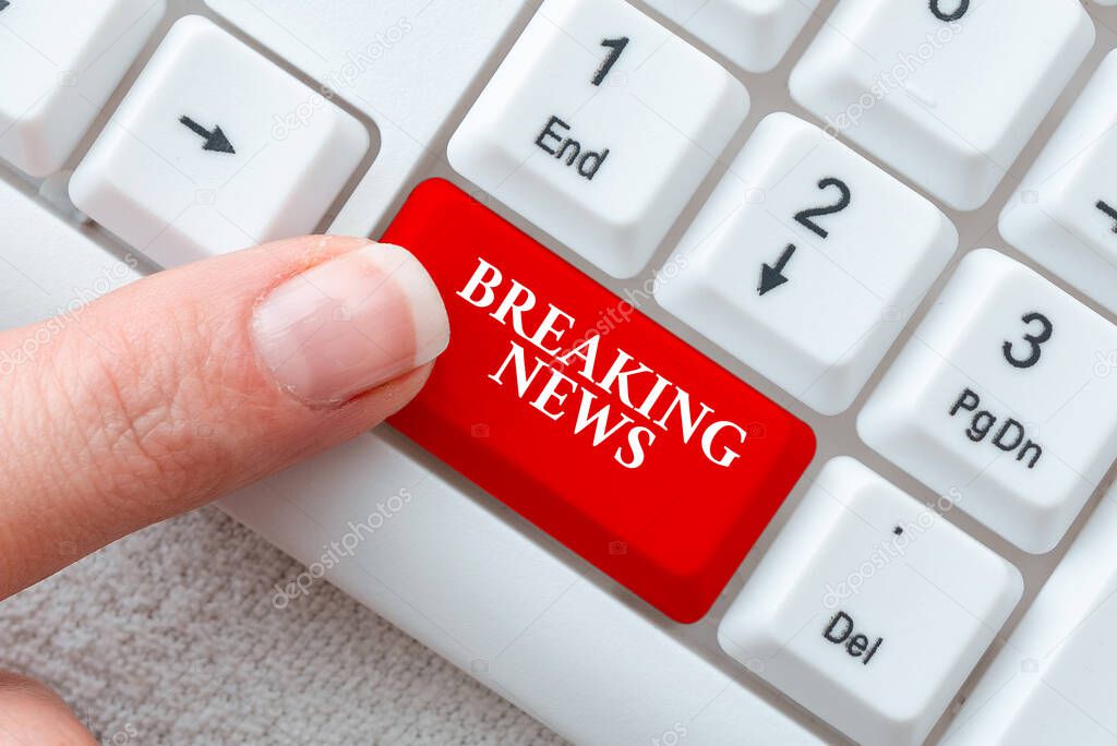 Text sign showing Breaking News. Word for Special Report Announcement Happening Current Issue Flashnews Editing And Publishing Online News Article, Typing Visual Novel Scripts