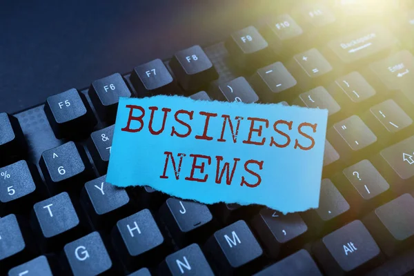 Psaní textu Business News. Přehled podnikání Obchodní sdělení Zpráva o obchodu Aktualizace trhu Firemní informace Nastavení nového online blogu Webové stránky, psaní smysluplný obsah Internetu — Stock fotografie