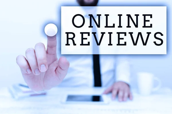 Εννοιολογική απεικόνιση Online Reviews. Επιχειρηματική βιτρίνα Αξιολόγηση προϊόντων Τα σχόλια των πελατών δημοσιεύουν στην ιστοσελίδα Παρουσιάζοντας Τεχνολογία Επικοινωνίας Smartphone Φωνή και Βίντεο Κλήση — Φωτογραφία Αρχείου