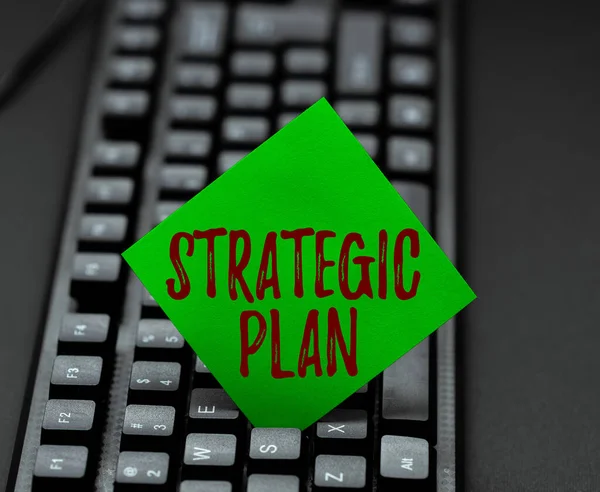 Kézírás szöveg Stratégiai terv. Üzleti ötlet Stratégia meghatározásának folyamata és döntések meghozatala Sebességgépelés pontosságának gyakorlása, gépírási ismeretek tesztelése — Stock Fotó
