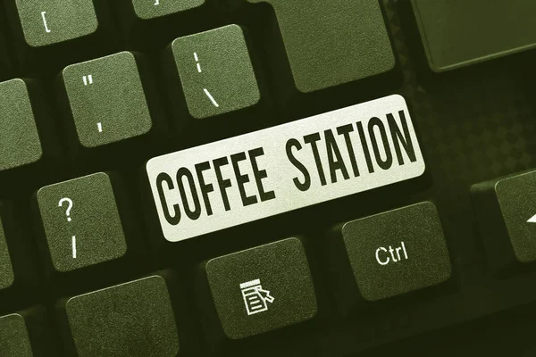Вдохновение показывает знак Кофейная станция. Интернет - это маленький, маленький ресторан, в котором обычно подают горячие напитки. — стоковое фото
