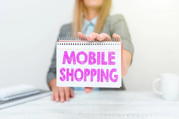 Text rukopisu Mobile Shopping. Koncepce internetu Nákup a prodej zboží a služeb prostřednictvím mobilních nových nápadů obchodní prezentace, zobrazení plánů a návrhů — Stock fotografie