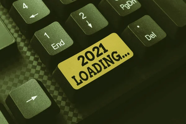 Hand writing sign 2021 Loading.... Concept meaning a year composed of a series of events that are still going Typing Device Instruction Manual, Δημοσίευση κριτική προϊόντων Online — Φωτογραφία Αρχείου