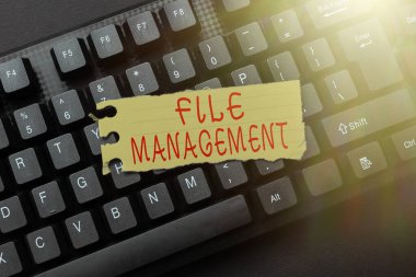 Dosya Yönetimini gösteren bir imza. Belgeler İndirme, Yükleme ve İnternet 'e Yeni Dosyalar Gönderme, Konsepti' ni yönetmek için kullanıcı arayüzü sağlayan bilgisayar programında yazılan sözcük