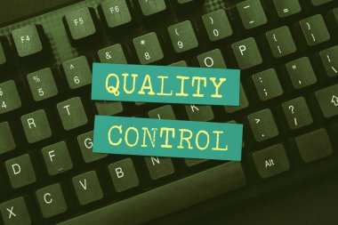 İlham Kalite Kontrolü 'nü gösteren metin. Konsept fotoğraf, yeni E- posta Başlıkları Kavramı, İnternet Fikirleri Hazırlama standartlarına göre satılan ürün veya servisin sigortalanmasını sağlar