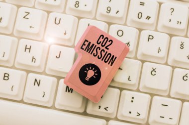 Mesaj işareti CO2 emisyonunu gösteriyor. Zamanla sera gazlarının atmosfere salınması üzerine yazılan kelime Soyut Toplama Araştırması İpuçları Çevrimiçi, İnternet Fikirleri Sunumu