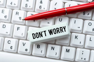 Kavramsal görüntü. Endişelenmeyin. İş yaklaşımı daha az gergin olduğunu ve Yazma Aygıtı Kullanım Kılavuzu, Postalama Ürün İncelemesi Çevrimiçi bir şeyden korkmadığını gösteriyor.