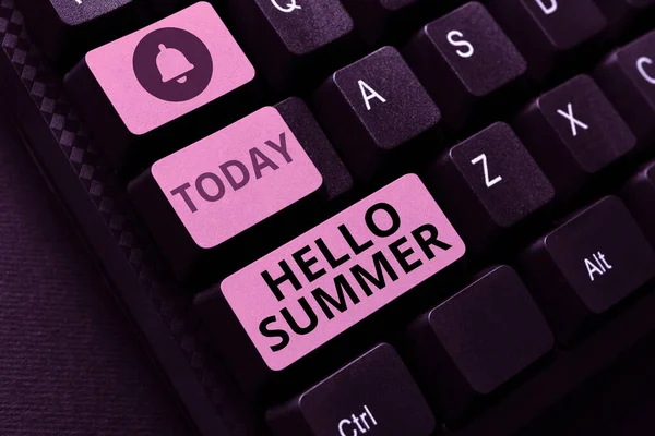 Fogalmi felirat Hello Summer. Word írt üdvözlő a legmelegebb évszak az év jön tavasz után Gépelés Online Class Review Notes, Abstract Retyping Subtitle Tracks — Stock Fotó