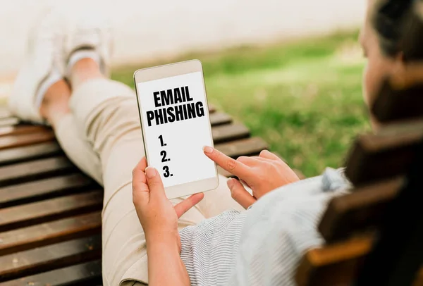 Teksten weergeven E-mail Phishing. Concept betekent e-mails die kunnen linken naar websites die malware online banen verspreiden en op afstand werken Mensen met elkaar verbinden — Stockfoto