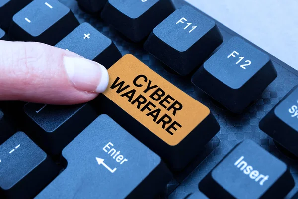 Signo de texto que muestra Cyber Warfare. Descripción general de la empresa Virtual War Hackers System Attacks Digital Thief Stalker Creating New Online Cookbook, Typing And Sharing Cooking Recipes — Foto de Stock