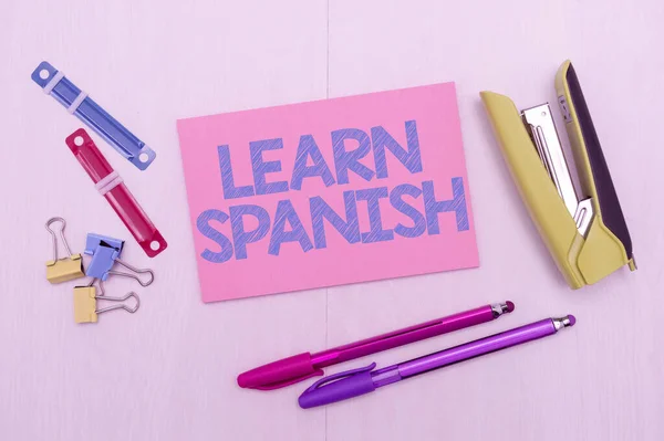 Kavramsal gösterim İspanyolca öğrenin. İspanya 'da İş Konsepti Çeviri Dili Sözcük Hazinesi Flaşlı Okul Malzemeleri, Öğrenme Koleksiyonları, Yazma Araçları, — Stok fotoğraf