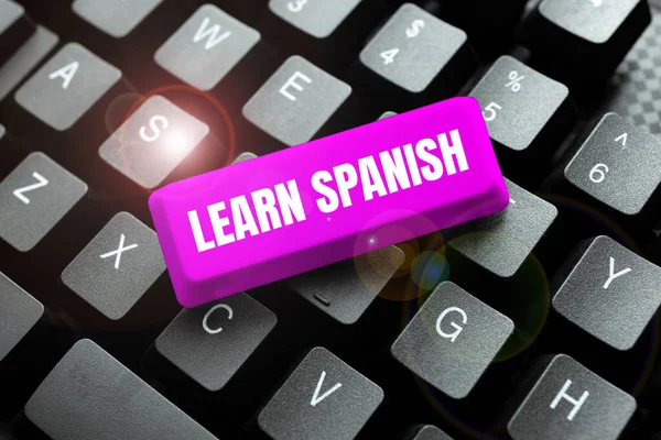 İspanyolca Öğrenmeyi Sunan Metin başlığı. İspanya 'da İş Gösterisi Çeviri Dili Sözcük Hazinesi Konuşması Yeni Programlama Kodları Girme, Duygusal Kısa Hikayeler Yazma — Stok fotoğraf