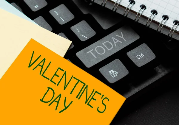 Hand writing sign Valentine S Day. Business approach time when showing show feelings of love and affection Connecting With Online Friends, Making Acquaintances On The Internet — Stockfoto