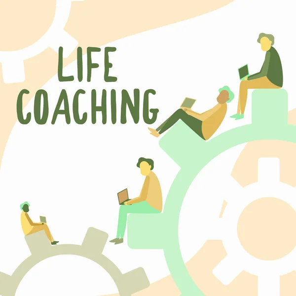 Pisanie tekstu Life Coaching. Koncepcja biznesowa Poprawa życia dzięki wyzwaniom Zachęca nas do pracy w naszej karierze Czterej koledzy z drużyny Rysowanie Siedzeń Wykorzystywanie Laptop Showing Progress. — Zdjęcie stockowe