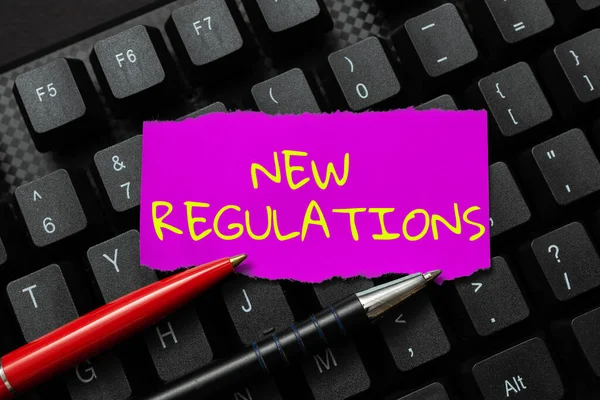 Yeni Yönetmelikleri gösteren bir işaret. İşletme fikri hükümet veya otorite tarafından yürürlüğe konan en son yerleşik yasalar İş Anlaşması Mektubu, Yeni Bağlama Sözleşmesi Daktilo