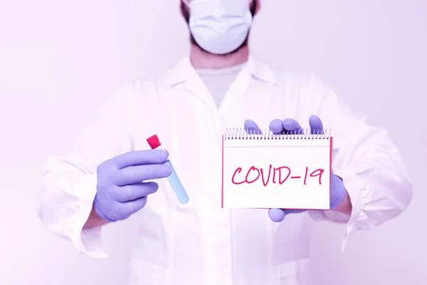 Mesaj işareti Covid19 'u gösteriyor. Coronavirus Kimyagerinin tıp formülünü sergilemesinden kaynaklanan hafif ya da ağır solunum hastalıkları, laboratuvar araştırmalarını sunar. — Stok fotoğraf