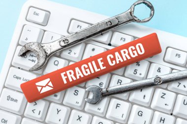 Kırılgan Kargo metni yazılıyor. Dikkat köpüğü ile Kırılabilir Kabza için kelime Cam Zararlı Mallar Çevrimiçi Arkadaşlarla Bağlanıyor, İnternet 'te Tanıdıklar Yapıyor